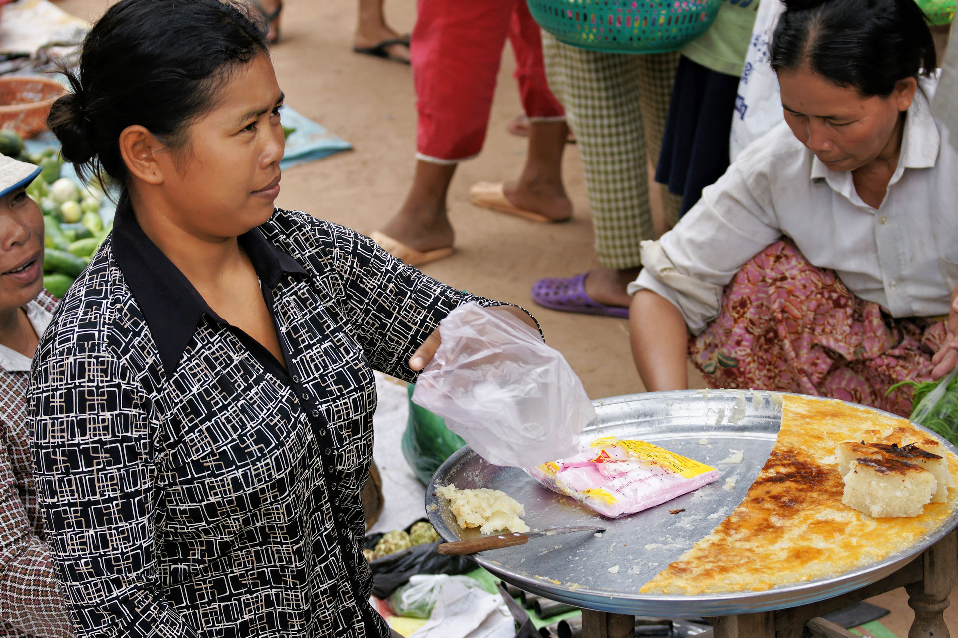 Auf dem Markt des Dorfs Preah Dak im Gebiet von Angkor